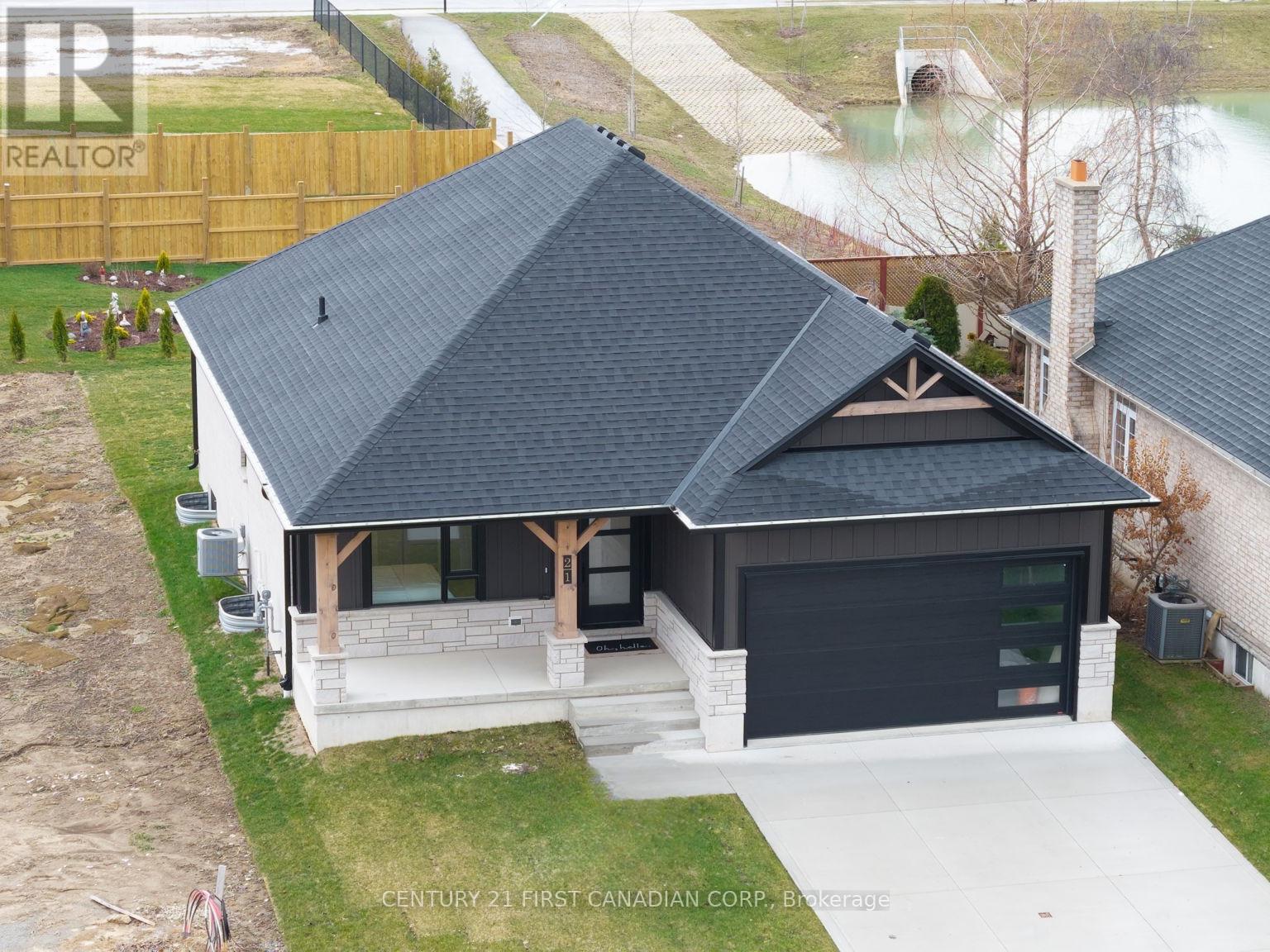 21 Hamilton Street, North Middlesex, Ontario  N0M 1A0 - Photo 2 - X12984250