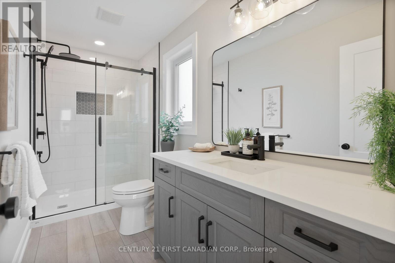 21 Hamilton Street, North Middlesex, Ontario  N0M 1A0 - Photo 20 - X12984250