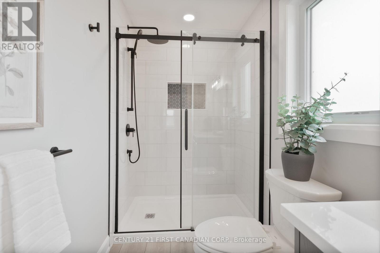 21 Hamilton Street, North Middlesex, Ontario  N0M 1A0 - Photo 22 - X12984250