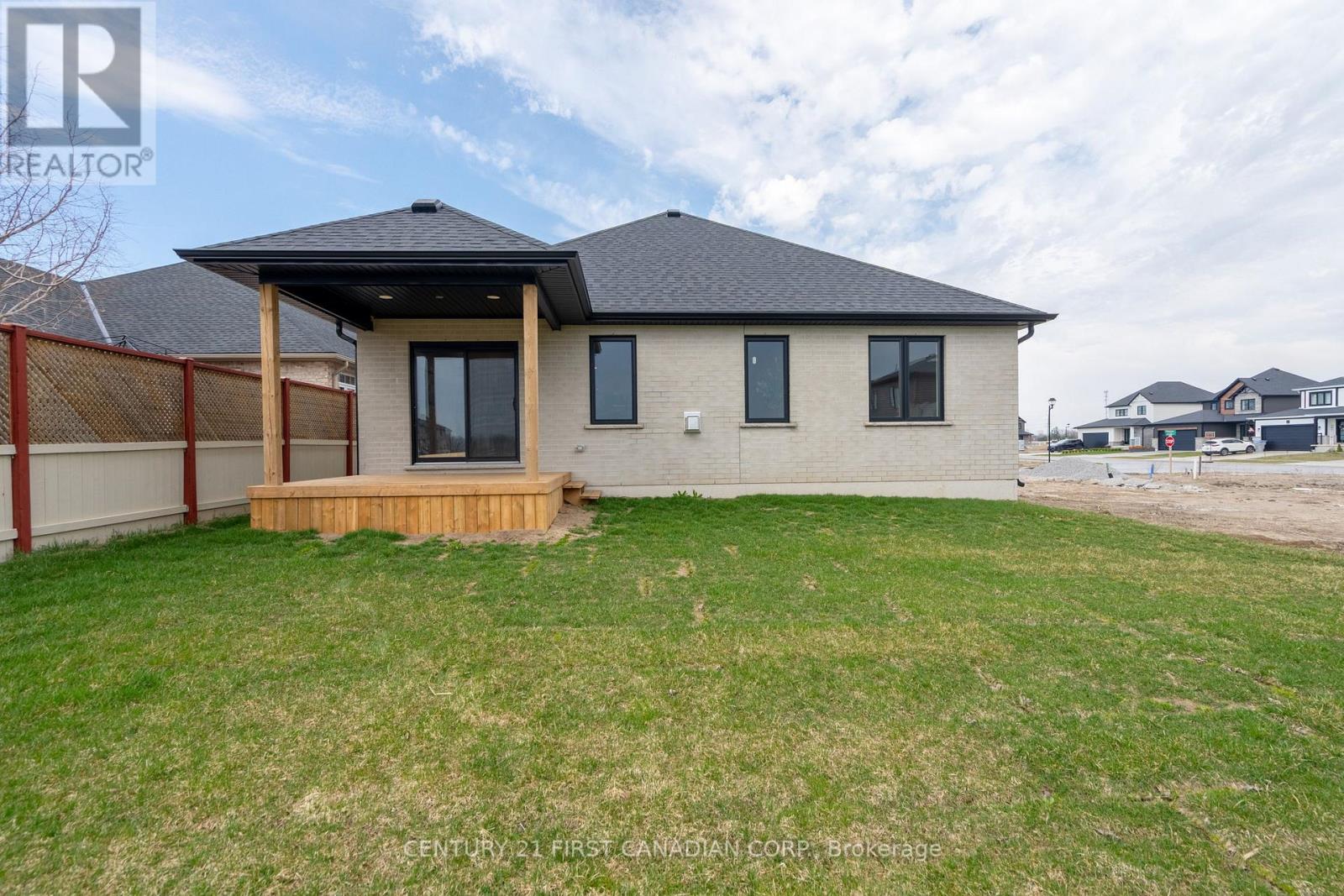 21 Hamilton Street, North Middlesex, Ontario  N0M 1A0 - Photo 31 - X12984250