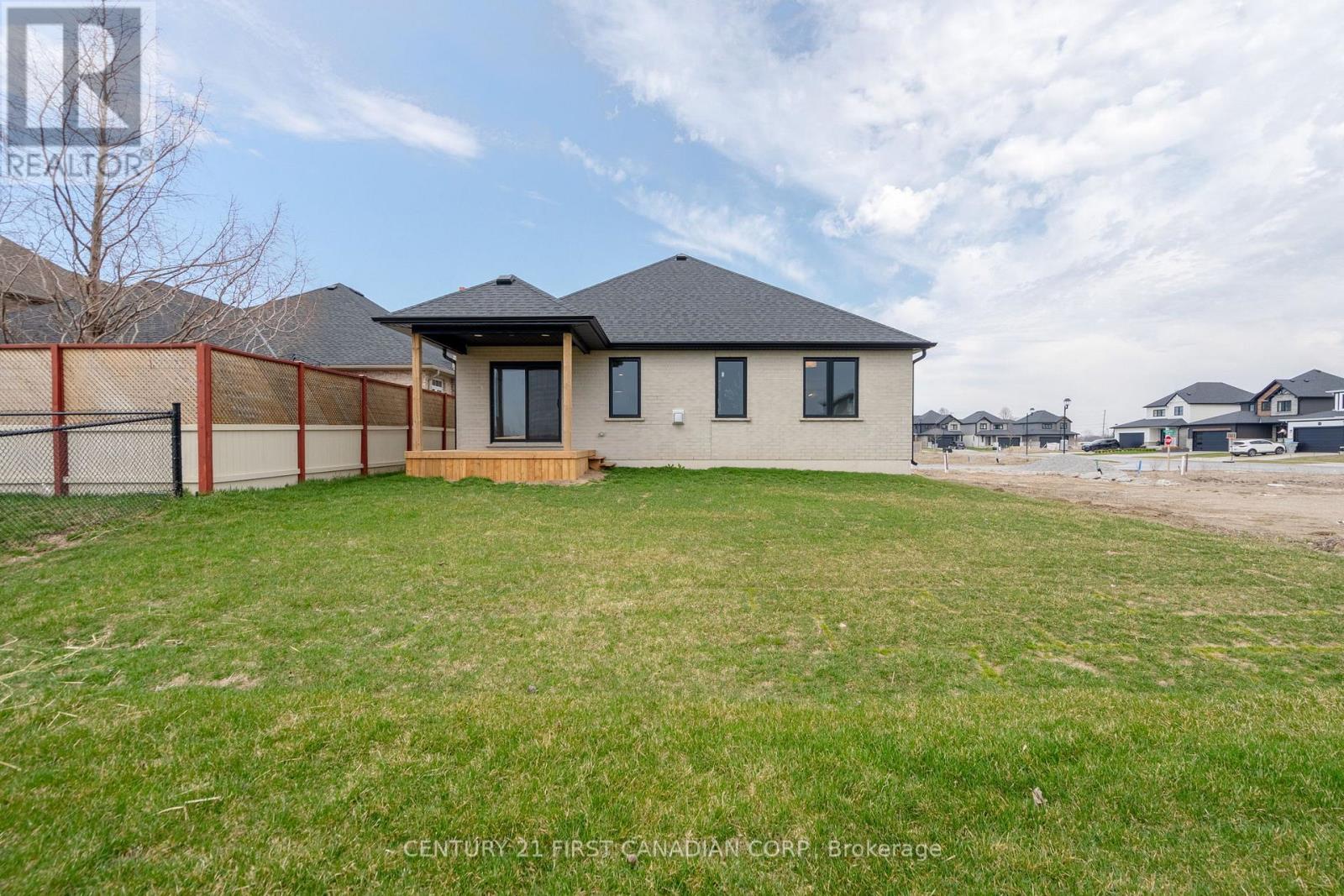 21 Hamilton Street, North Middlesex, Ontario  N0M 1A0 - Photo 32 - X12984250