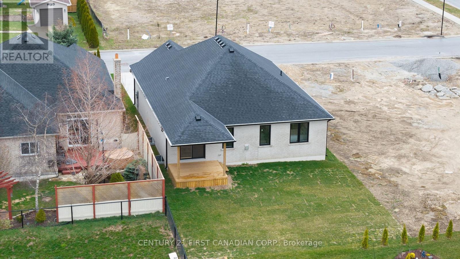 21 Hamilton Street, North Middlesex, Ontario  N0M 1A0 - Photo 35 - X12984250