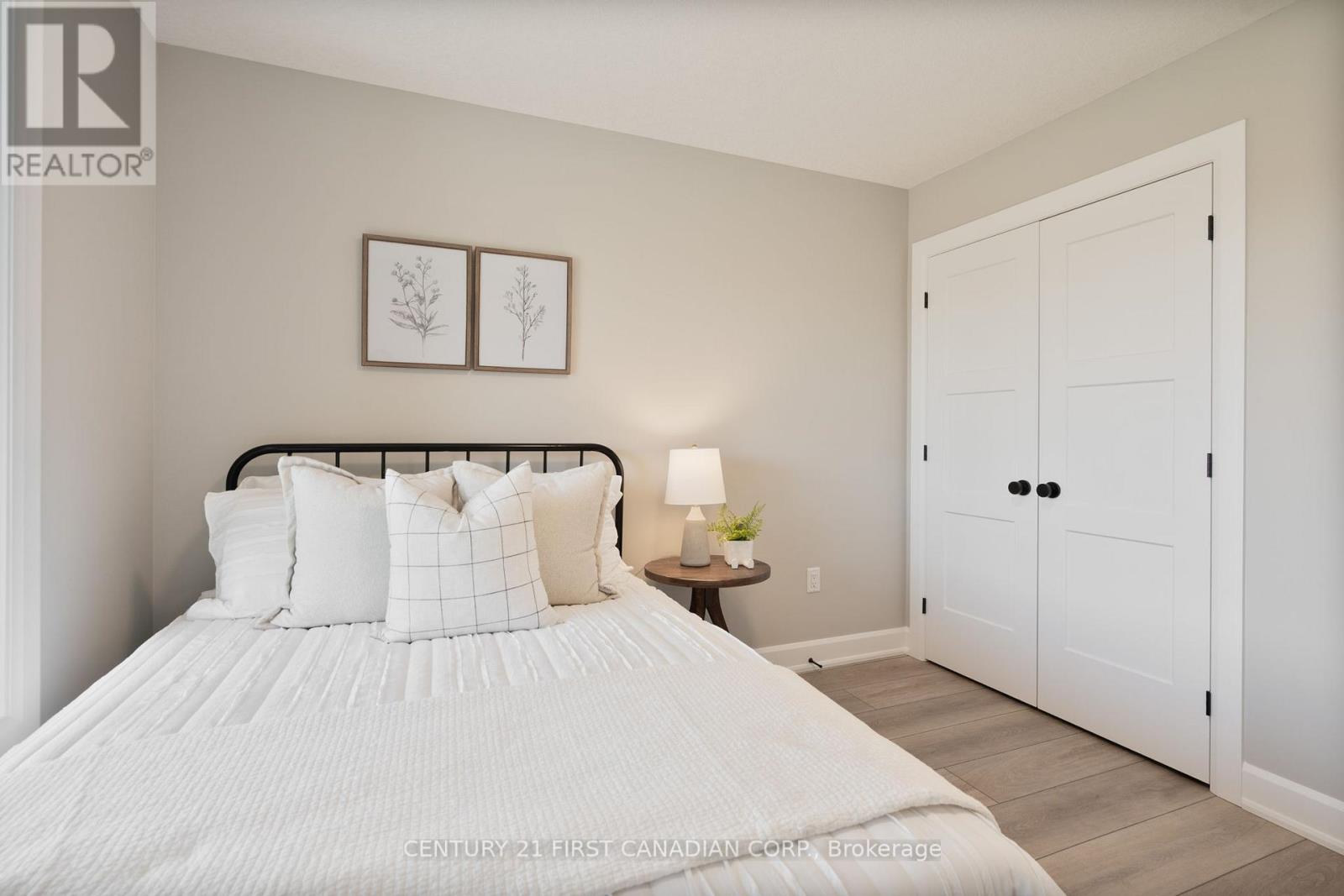 21 Hamilton Street, North Middlesex, Ontario  N0M 1A0 - Photo 6 - X12984250