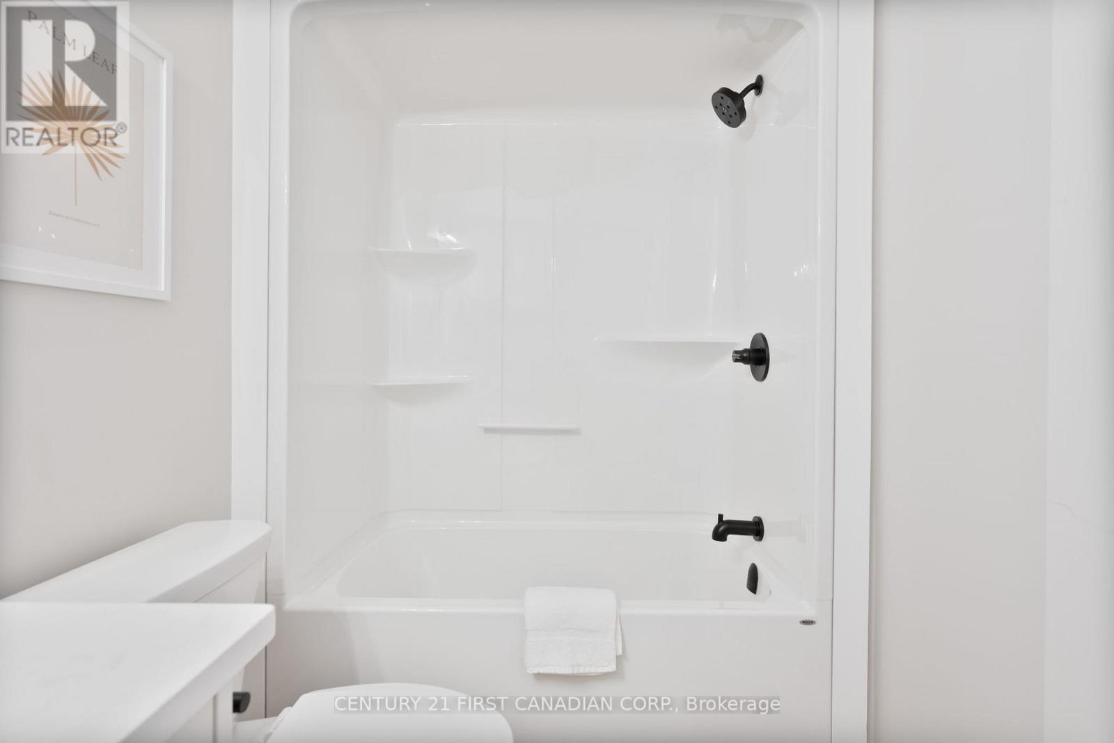 21 Hamilton Street, North Middlesex, Ontario  N0M 1A0 - Photo 8 - X12984250