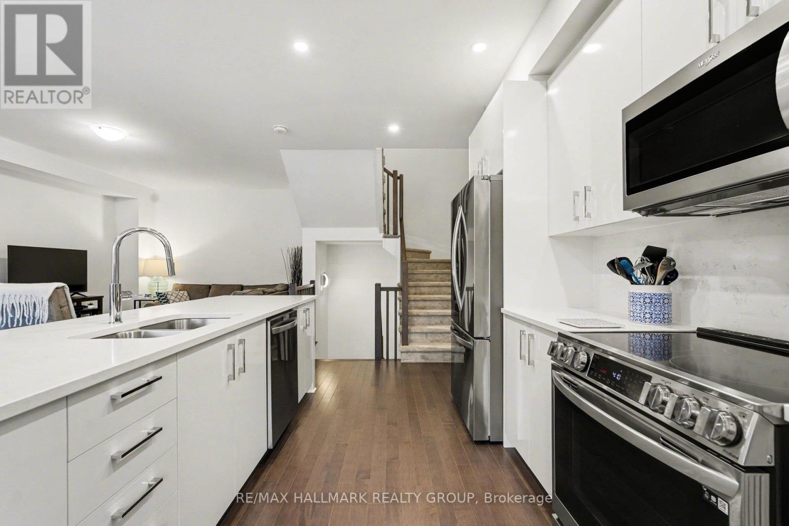 61 Arinto Place, Ottawa, Ontario  K2S 2R7 - Photo 11 - X12984034