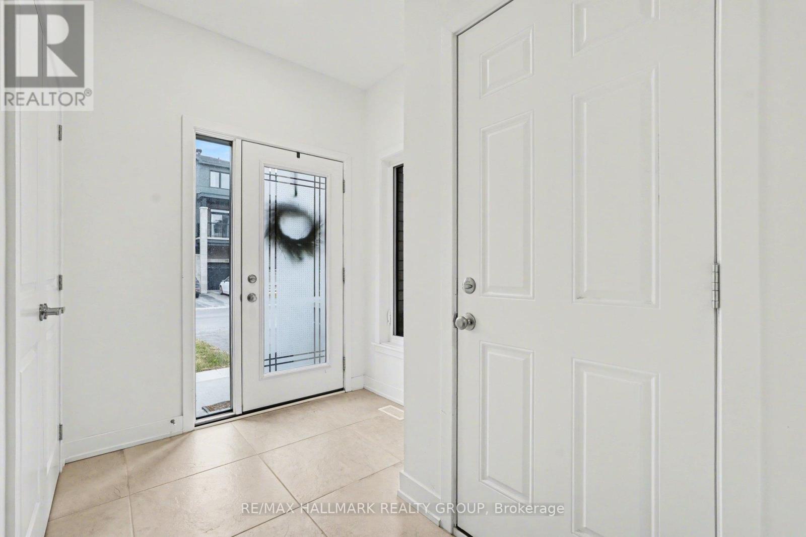 61 Arinto Place, Ottawa, Ontario  K2S 2R7 - Photo 2 - X12984034