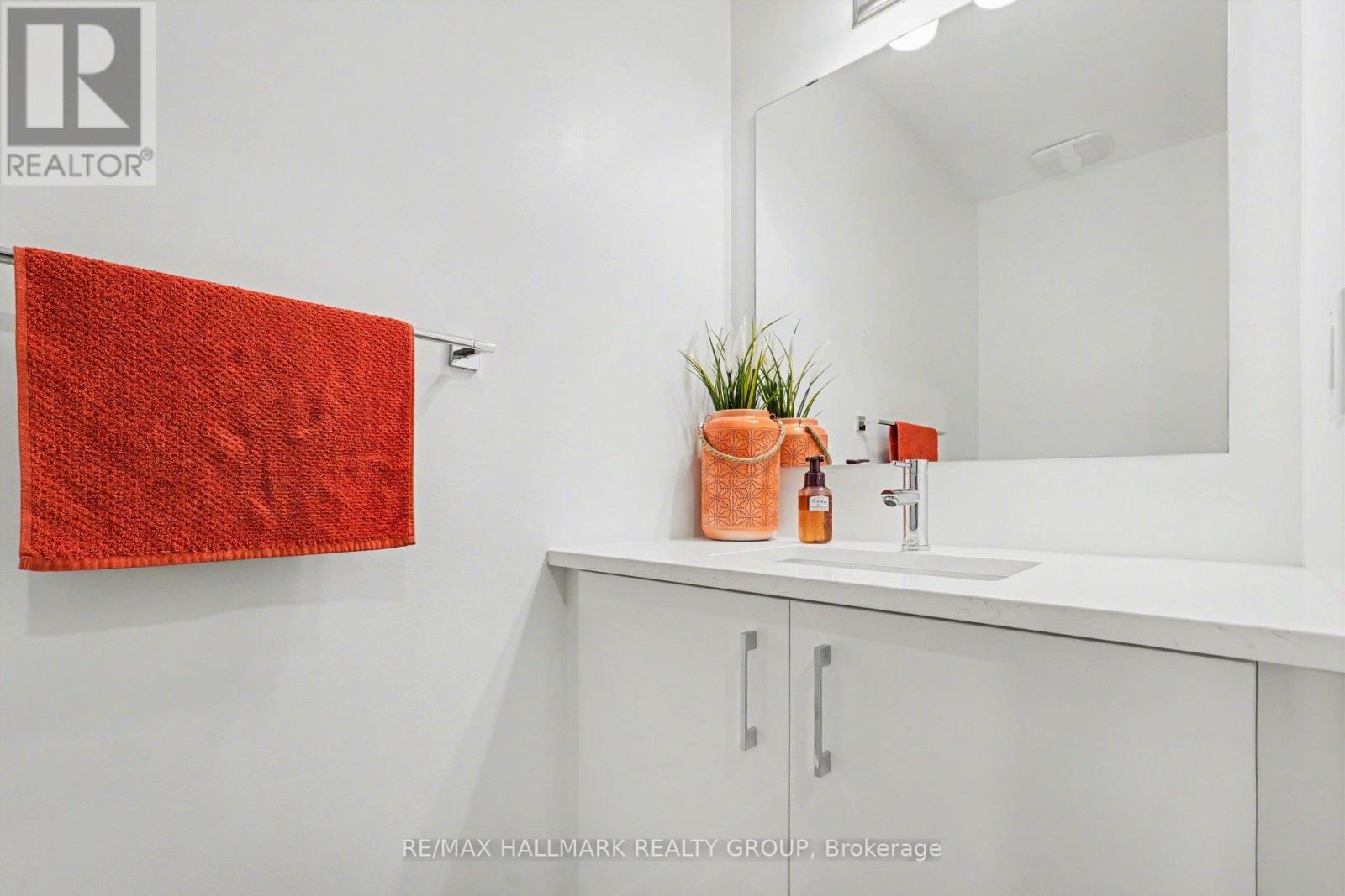 61 Arinto Place, Ottawa, Ontario  K2S 2R7 - Photo 4 - X12984034