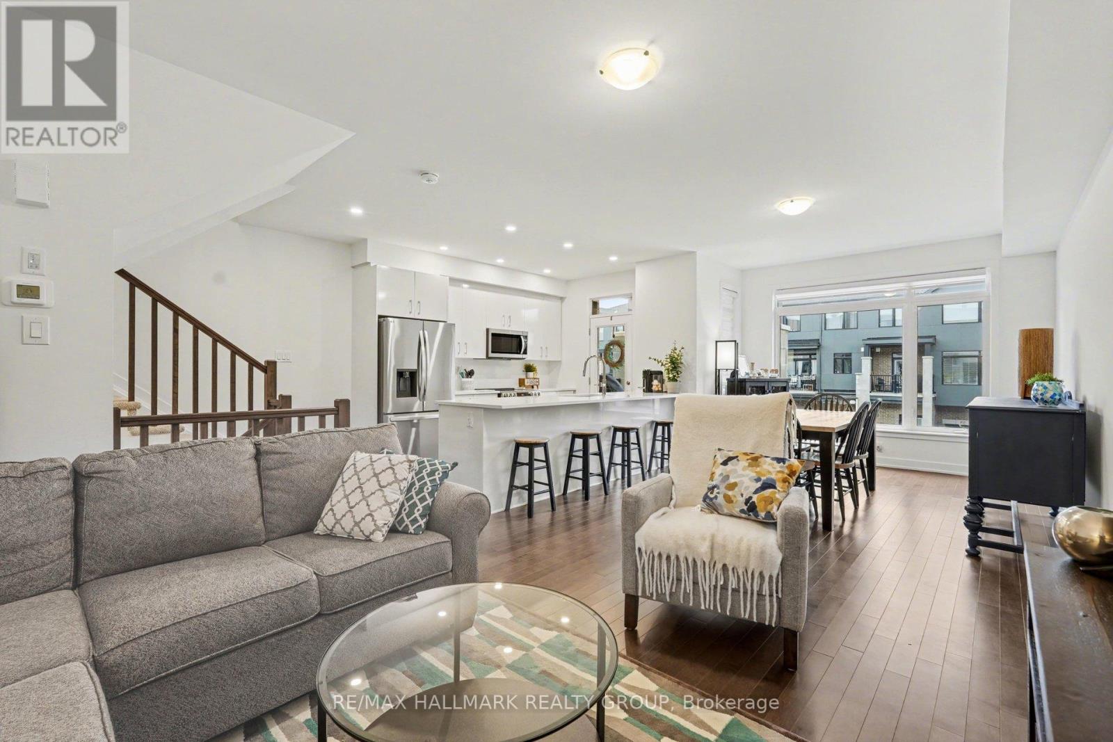 61 Arinto Place, Ottawa, Ontario  K2S 2R7 - Photo 5 - X12984034