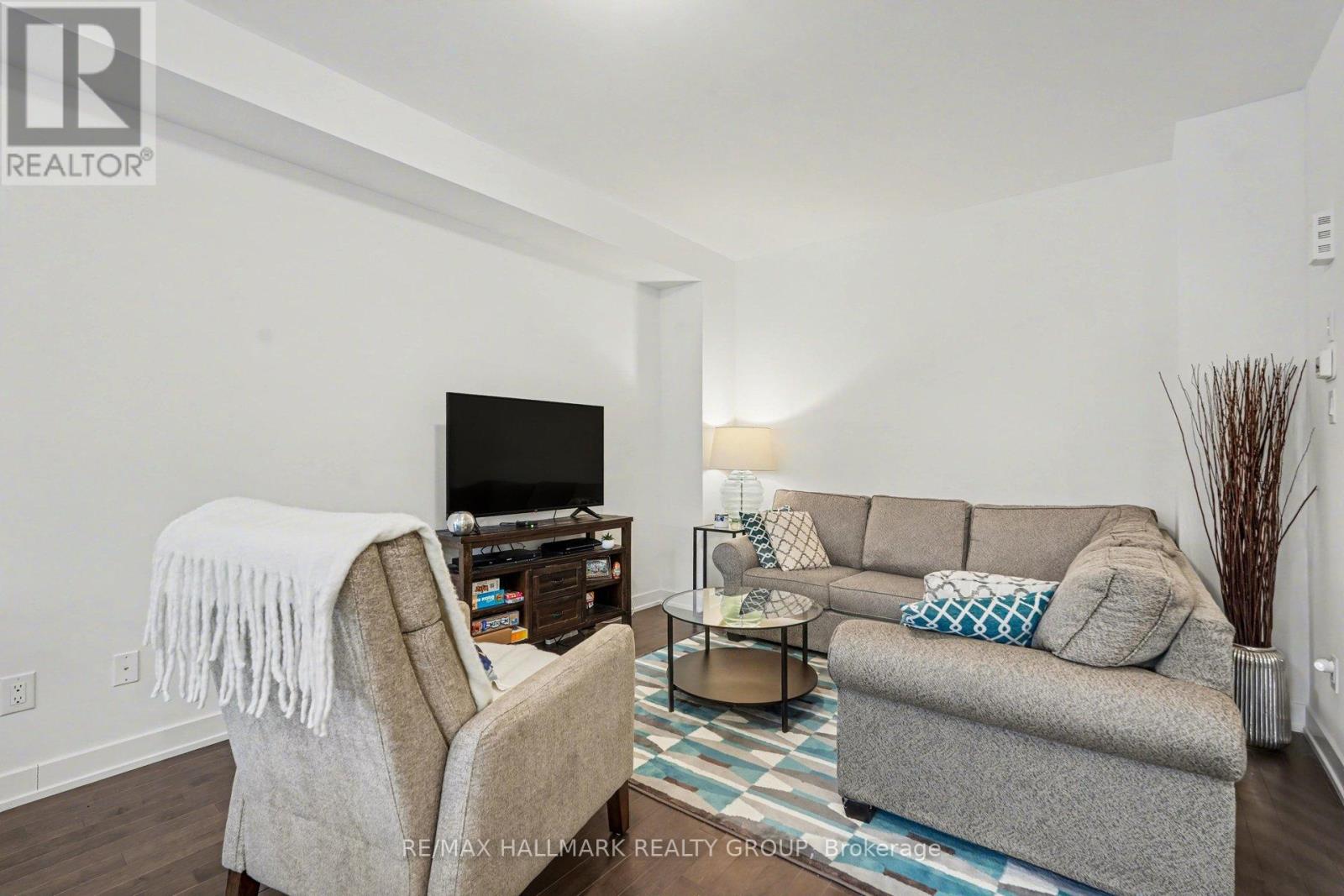 61 Arinto Place, Ottawa, Ontario  K2S 2R7 - Photo 6 - X12984034