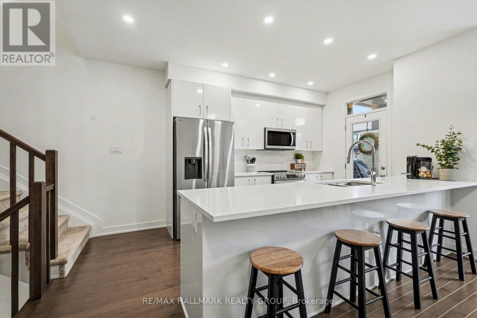 61 Arinto Place, Ottawa, Ontario  K2S 2R7 - Photo 9 - X12984034