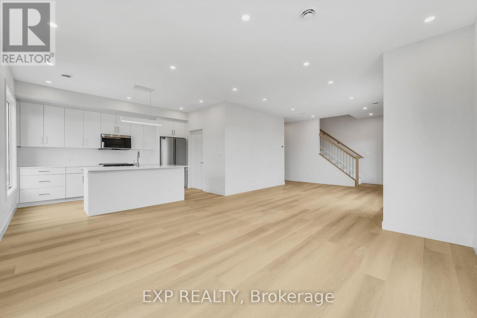 A - 2 Caroline Avenue, Ottawa, Ontario  K1Y 0S7 - Photo 4 - X12984066