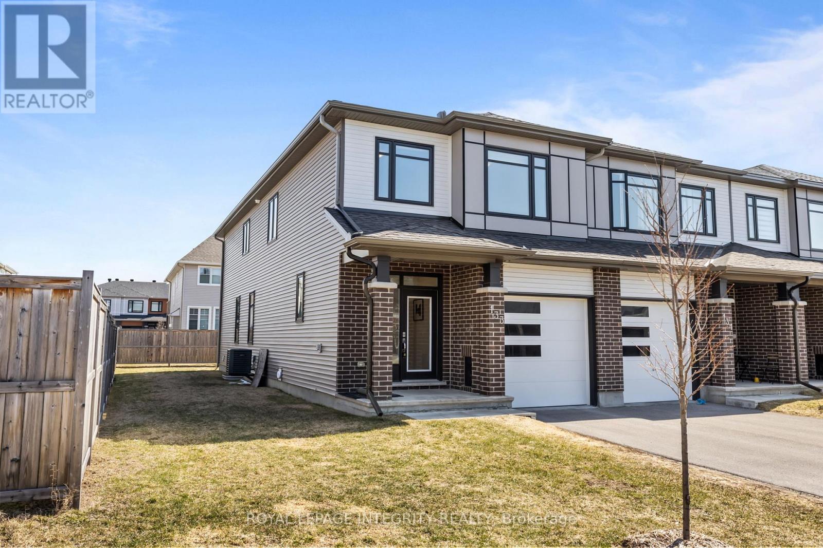 133 Angelonia Crescent, Ottawa, Ontario  K1T 0Y5 - Photo 2 - X12984248