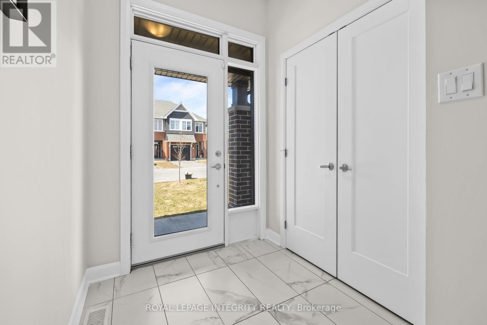 133 Angelonia Crescent, Ottawa, Ontario  K1T 0Y5 - Photo 3 - X12984248