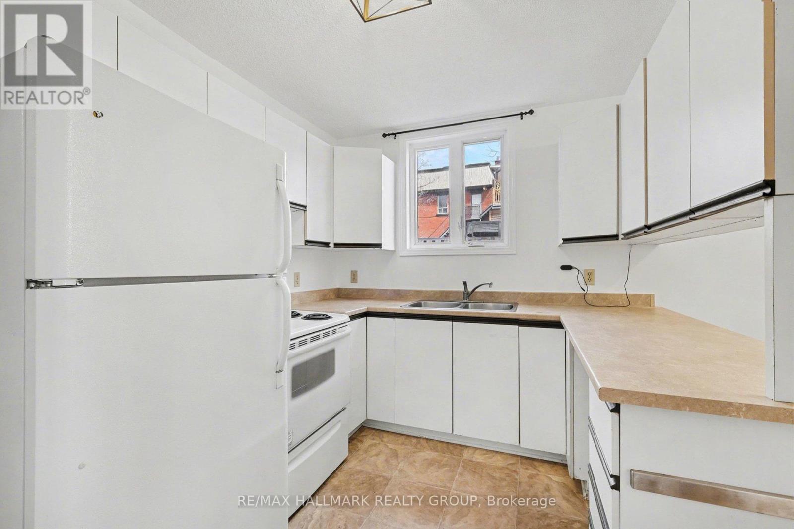 1 - 112 Barrette Street, Ottawa, Ontario  K1L 8A3 - Photo 6 - X12984284