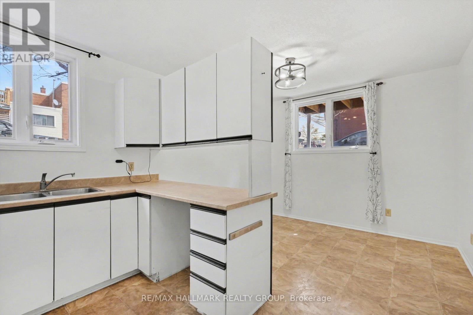 1 - 112 Barrette Street, Ottawa, Ontario  K1L 8A3 - Photo 7 - X12984284