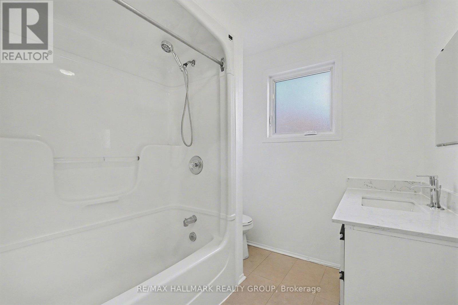 1 - 112 Barrette Street, Ottawa, Ontario  K1L 8A3 - Photo 9 - X12984284