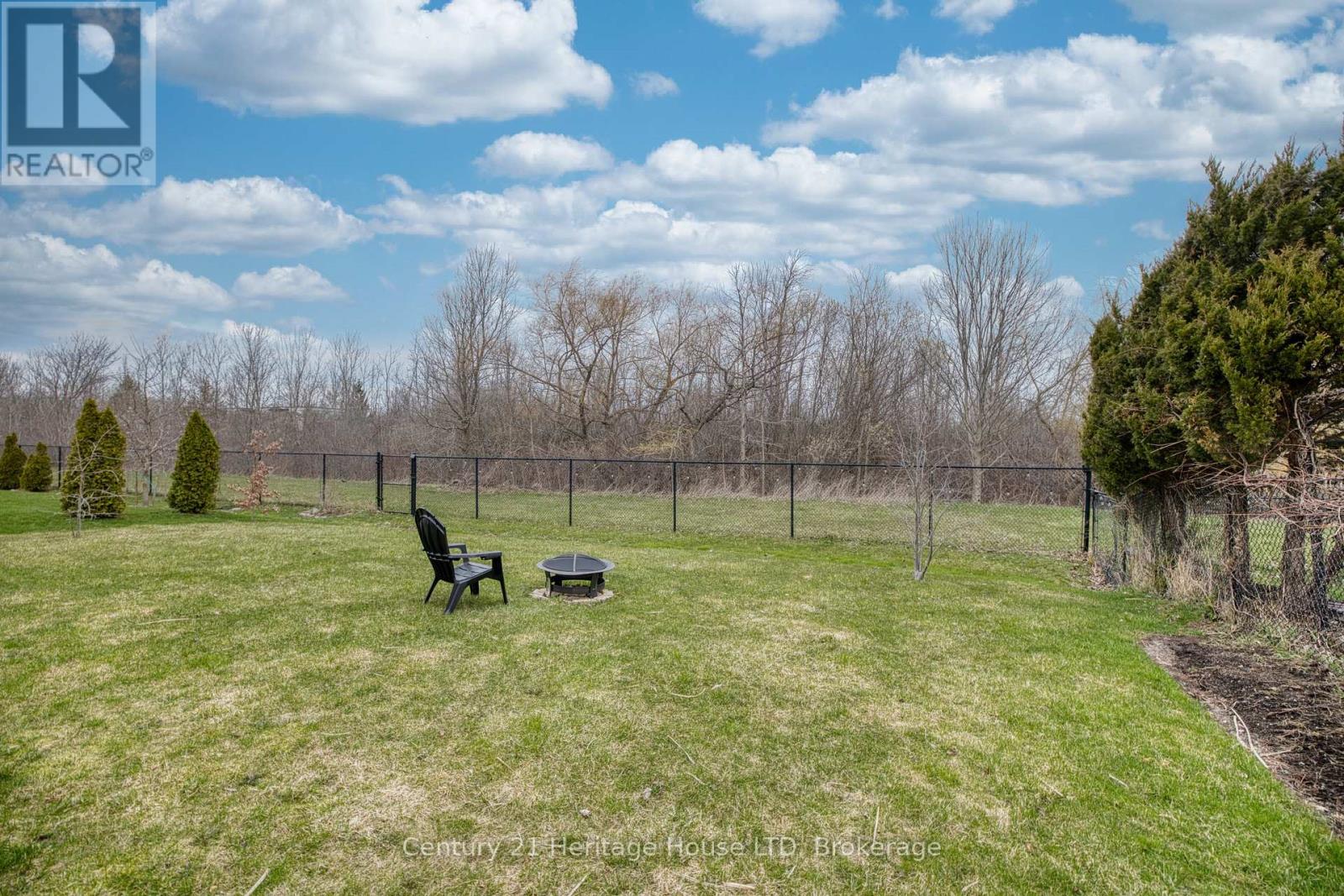 710 Brian Street, Fort Erie, Ontario  L2A 6W2 - Photo 3 - X12984014