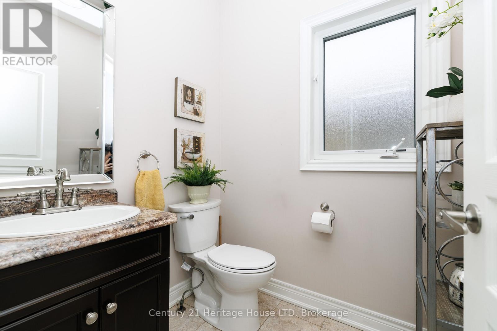 710 Brian Street, Fort Erie, Ontario  L2A 6W2 - Photo 7 - X12984014