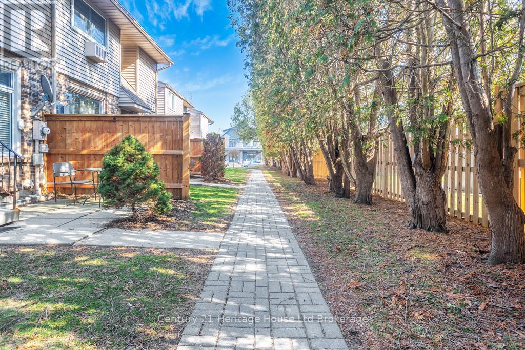 18 - 1 Lamers Court, Tillsonburg, Ontario  N4G 4T6 - Photo 4 - X12984028