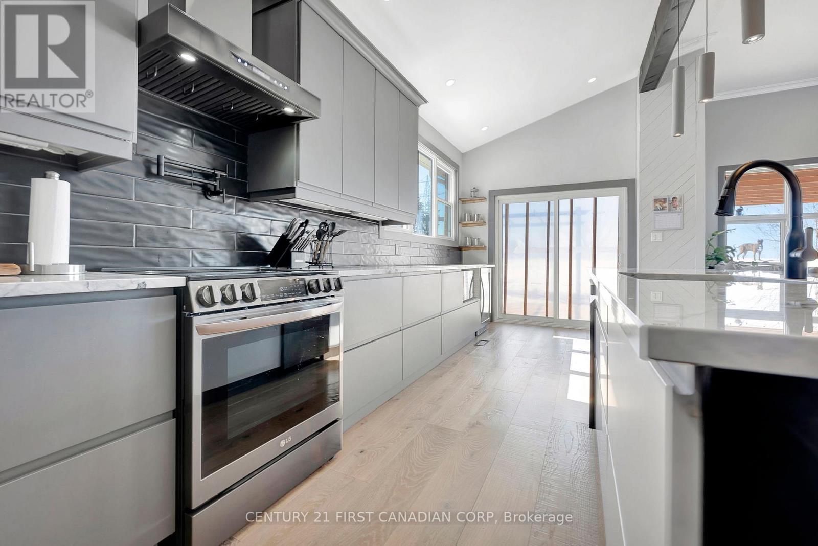 5 Falkland Road, Brant, Ontario  N0J 1V0 - Photo 11 - X12894404