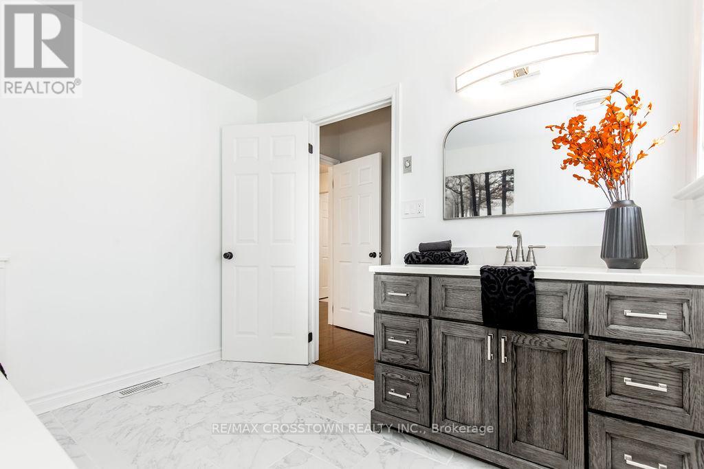 10 Beechwood Road, Oro-Medonte, Ontario  L4M 4Y8 - Photo 37 - S12983886