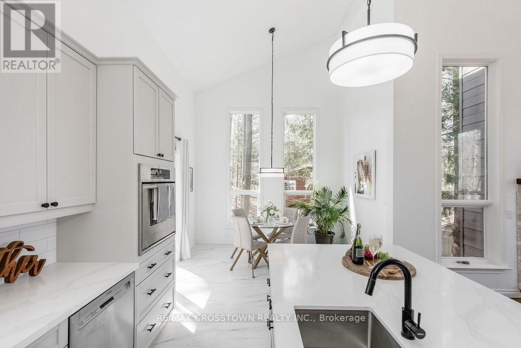 10 Beechwood Road, Oro-Medonte, Ontario  L4M 4Y8 - Photo 15 - S12983886