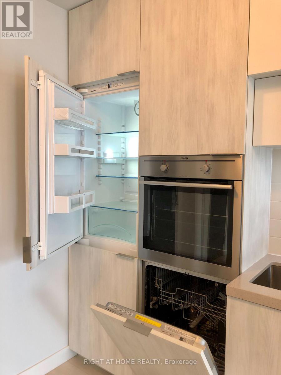 2210 - 8 Eglinton Avenue E, Toronto, Ontario  M4P 0C1 - Photo 13 - C12984230