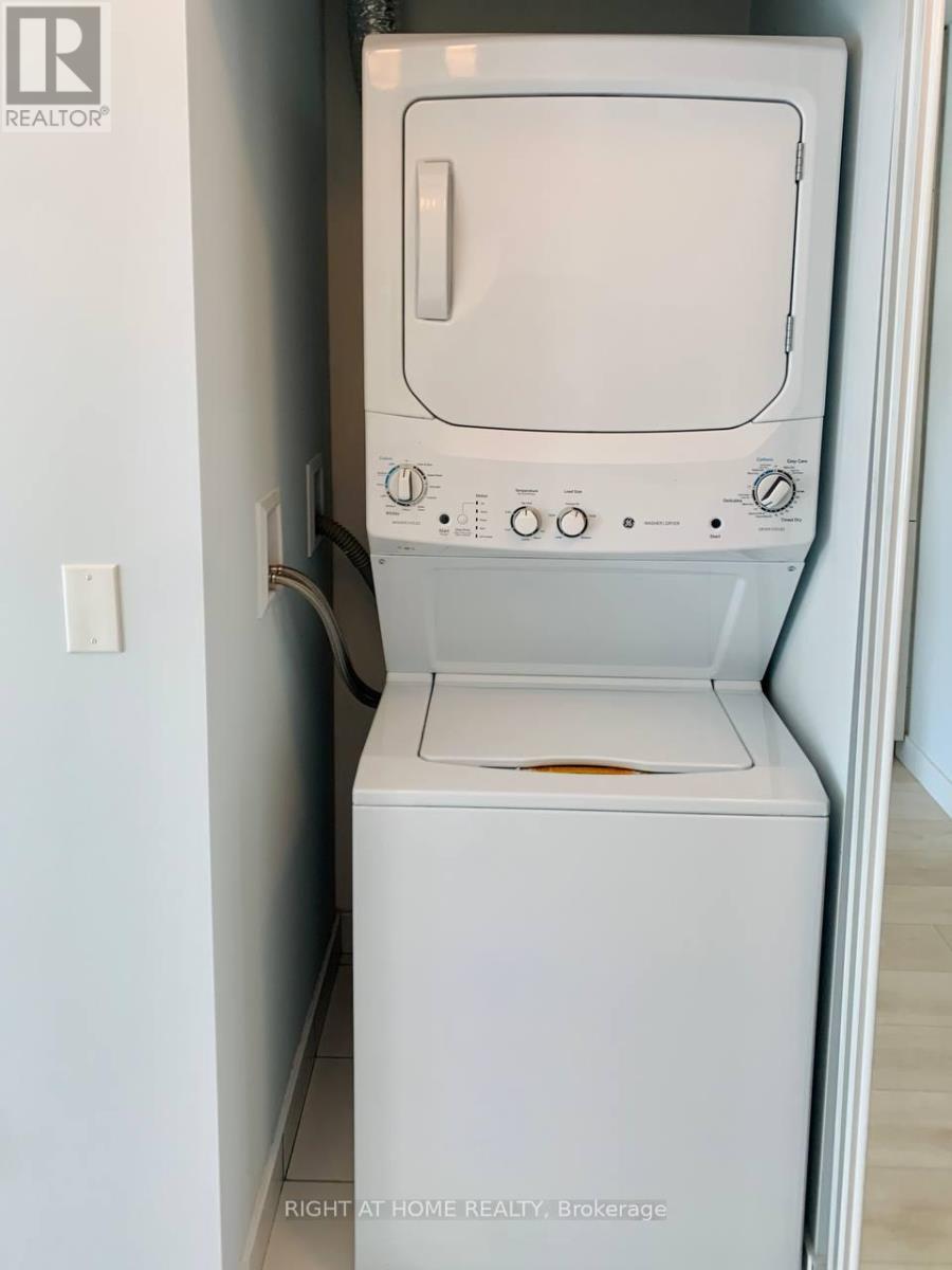 2210 - 8 Eglinton Avenue E, Toronto, Ontario  M4P 0C1 - Photo 20 - C12984230