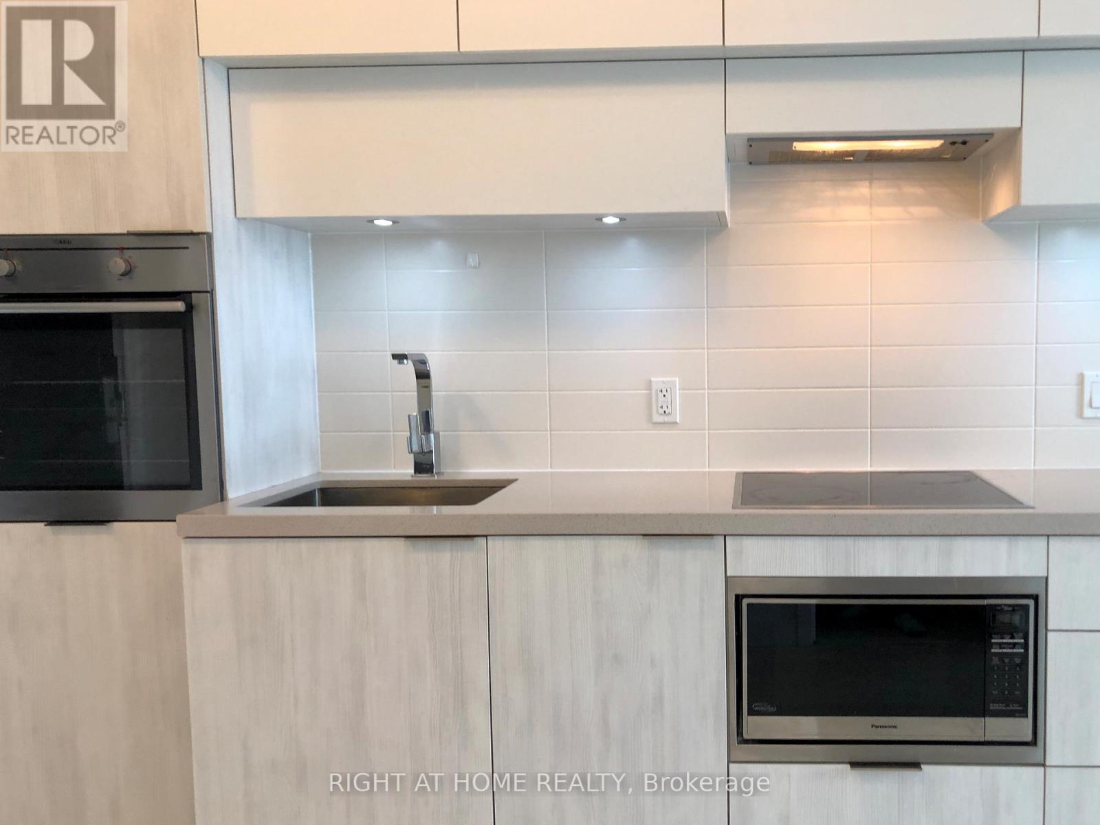 2210 - 8 Eglinton Avenue E, Toronto, Ontario  M4P 0C1 - Photo 8 - C12984230