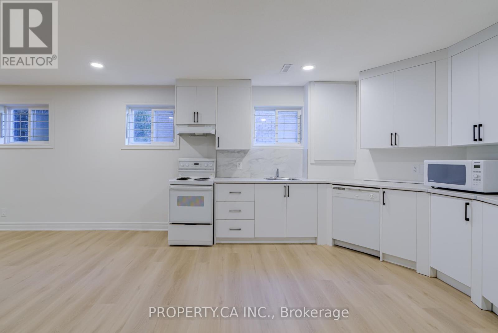 Bsmt - 16 Fleming Drive, Toronto, Ontario  M2K 2N9 - Photo 13 - C12984238