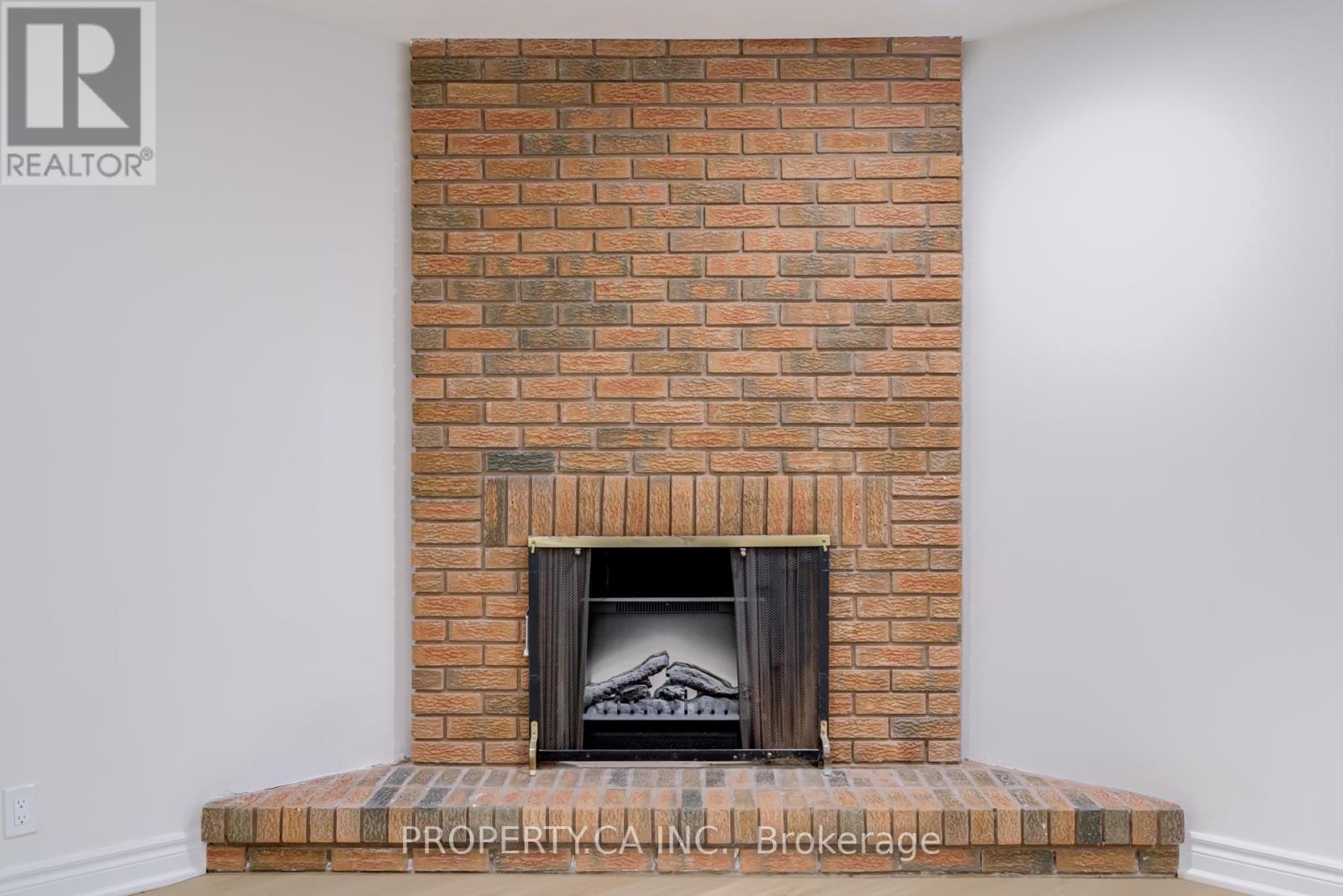 Bsmt - 16 Fleming Drive, Toronto, Ontario  M2K 2N9 - Photo 9 - C12984238