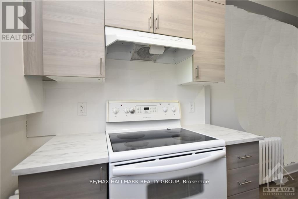2 - 15 Marier Avenue, Ottawa, Ontario  K1L 5S6 - Photo 7 - X12899532