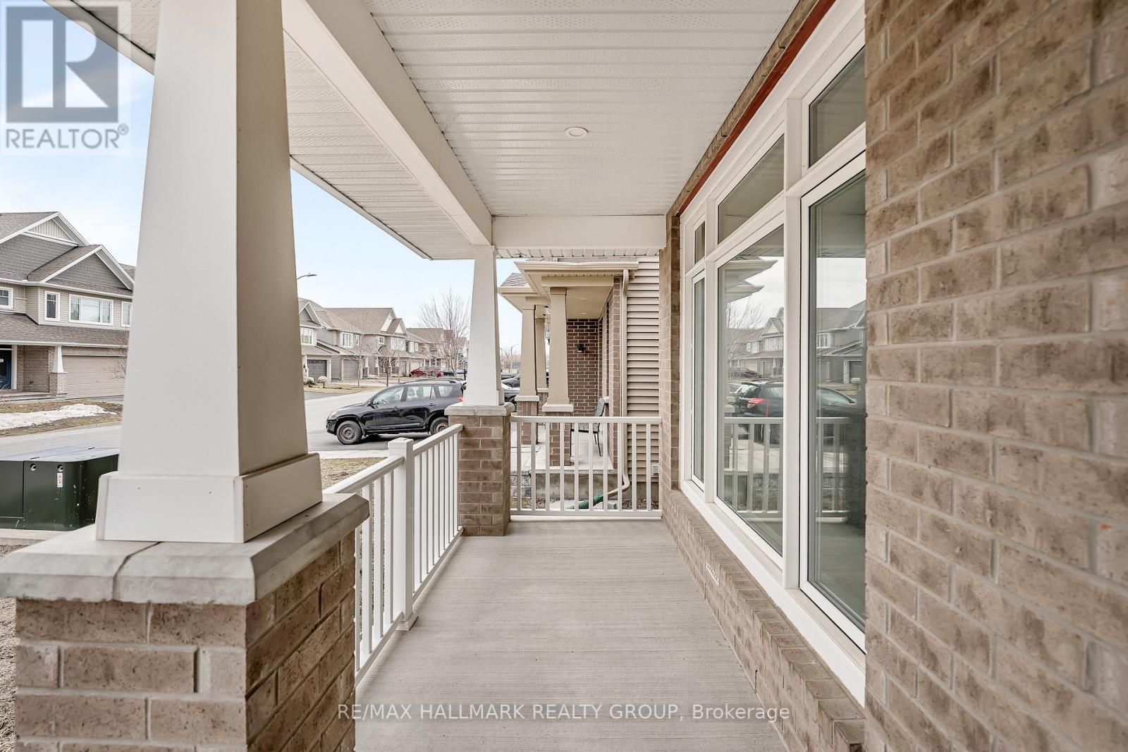 210 Trollius Way, Ottawa, Ontario  K1T 0R7 - Photo 2 - X12973772