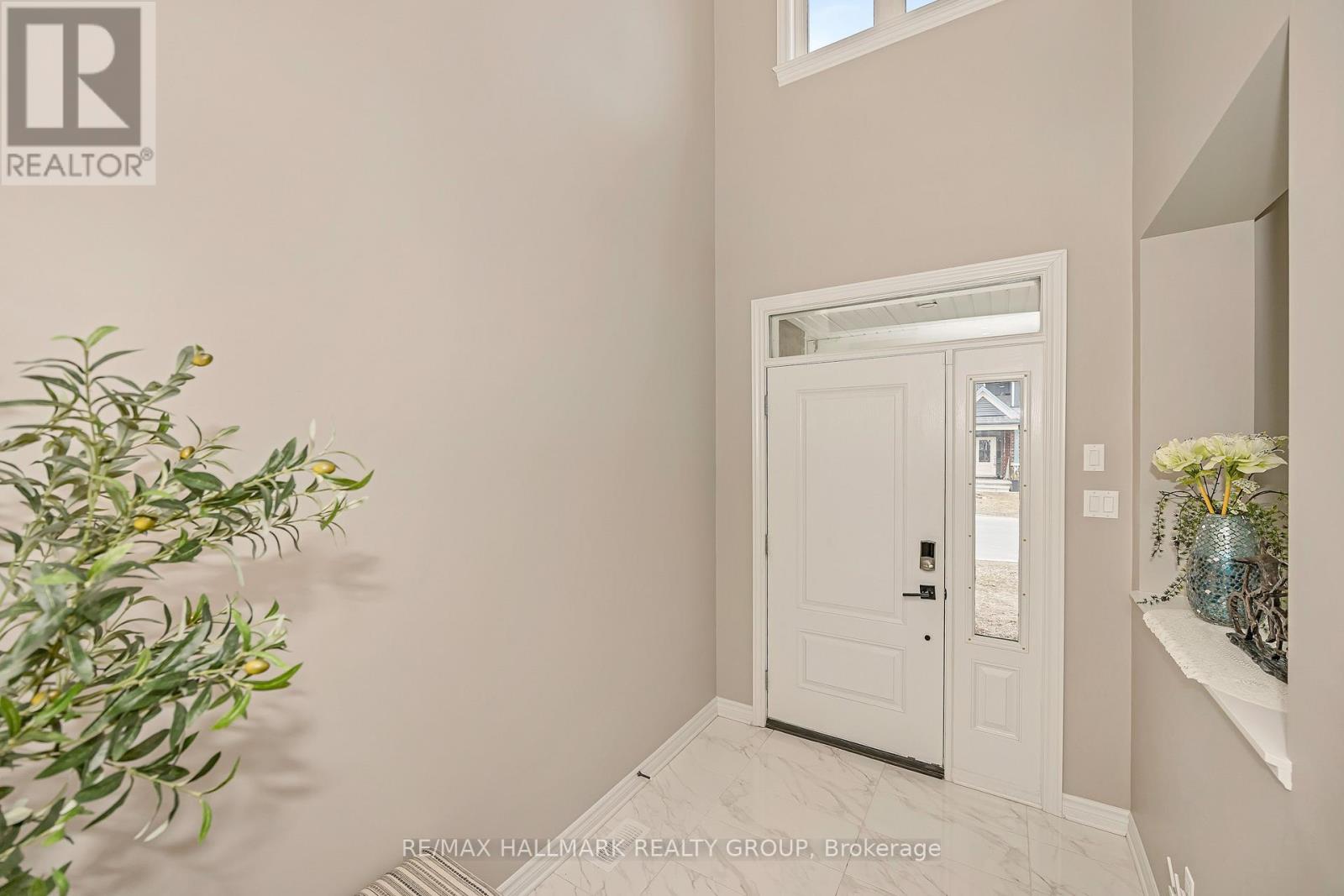 210 Trollius Way, Ottawa, Ontario  K1T 0R7 - Photo 4 - X12973772