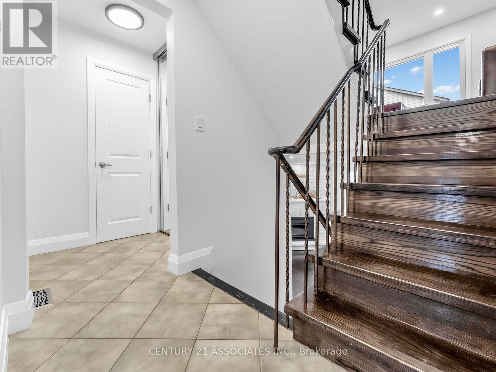 4049 Teakwood Drive, Mississauga (Creditview), Ontario  L5C 3L2 - Photo 13 - W12982730