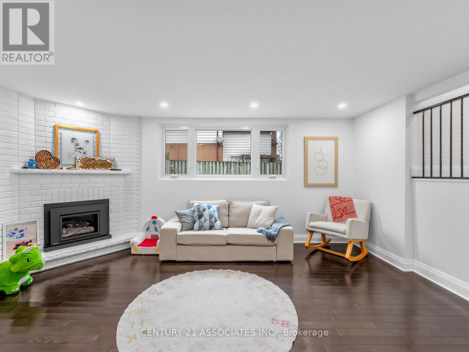 4049 Teakwood Drive, Mississauga (Creditview), Ontario  L5C 3L2 - Photo 14 - W12982730