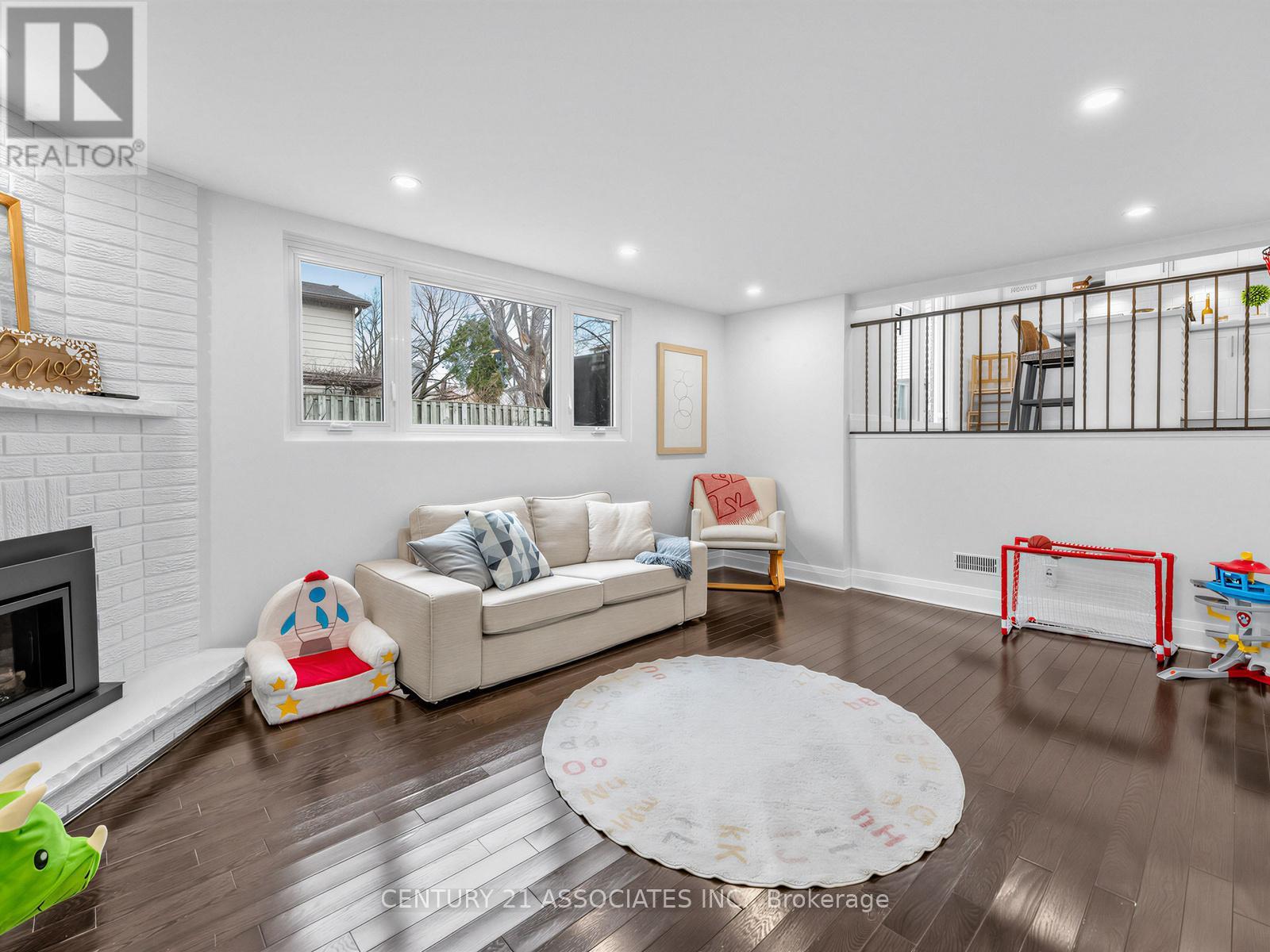 4049 Teakwood Drive, Mississauga (Creditview), Ontario  L5C 3L2 - Photo 16 - W12982730