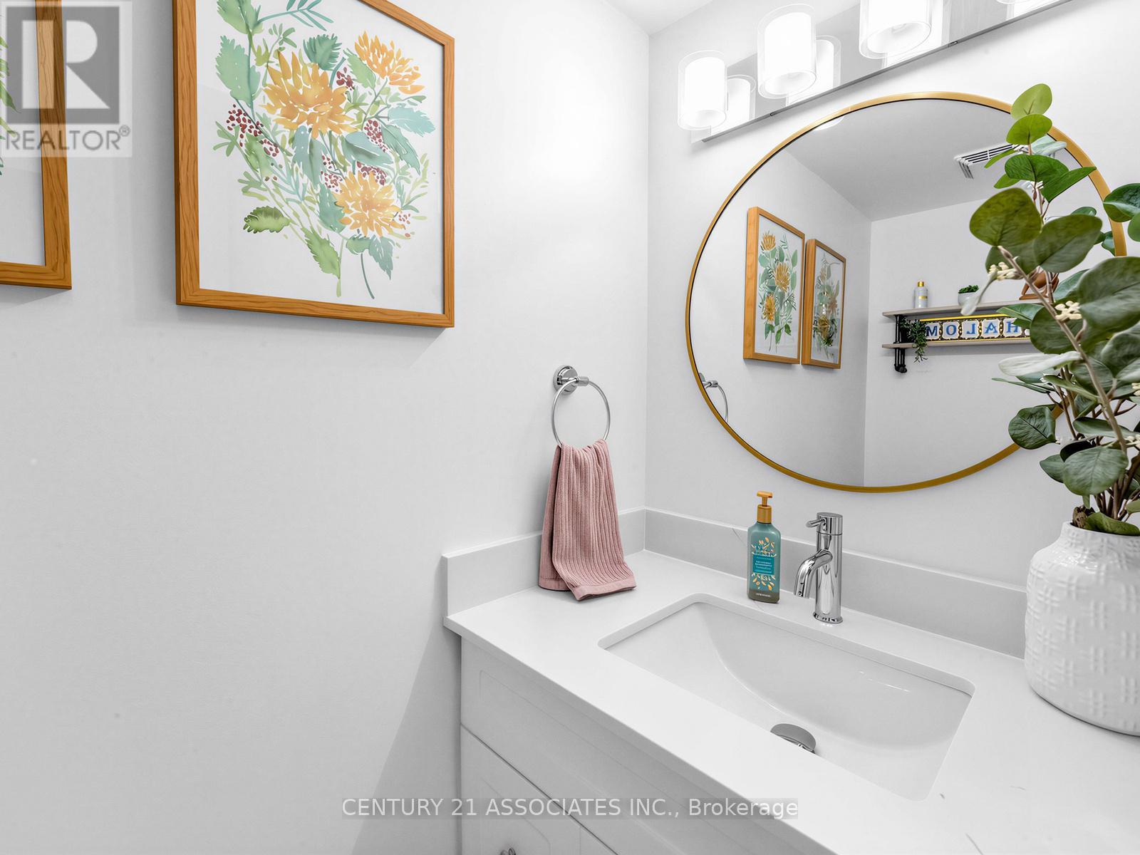 4049 Teakwood Drive, Mississauga (Creditview), Ontario  L5C 3L2 - Photo 12 - W12982730