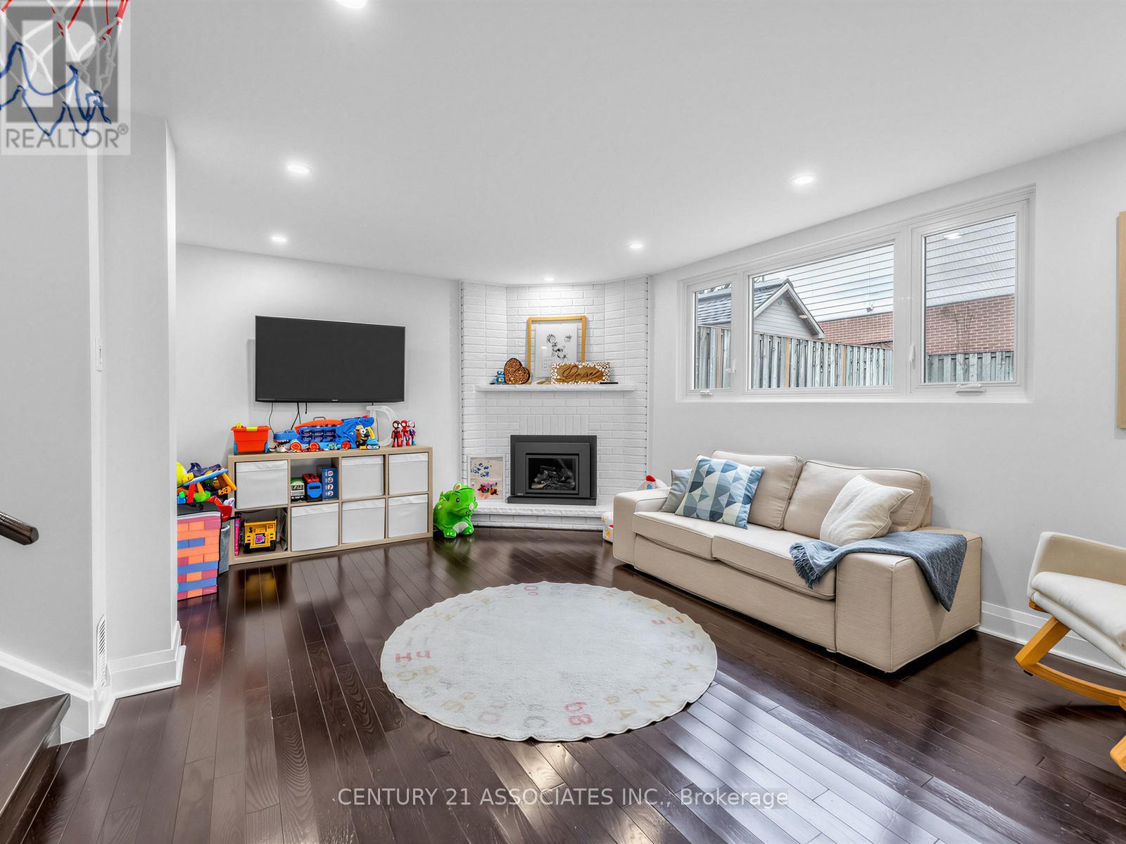 4049 Teakwood Drive, Mississauga (Creditview), Ontario  L5C 3L2 - Photo 15 - W12982730