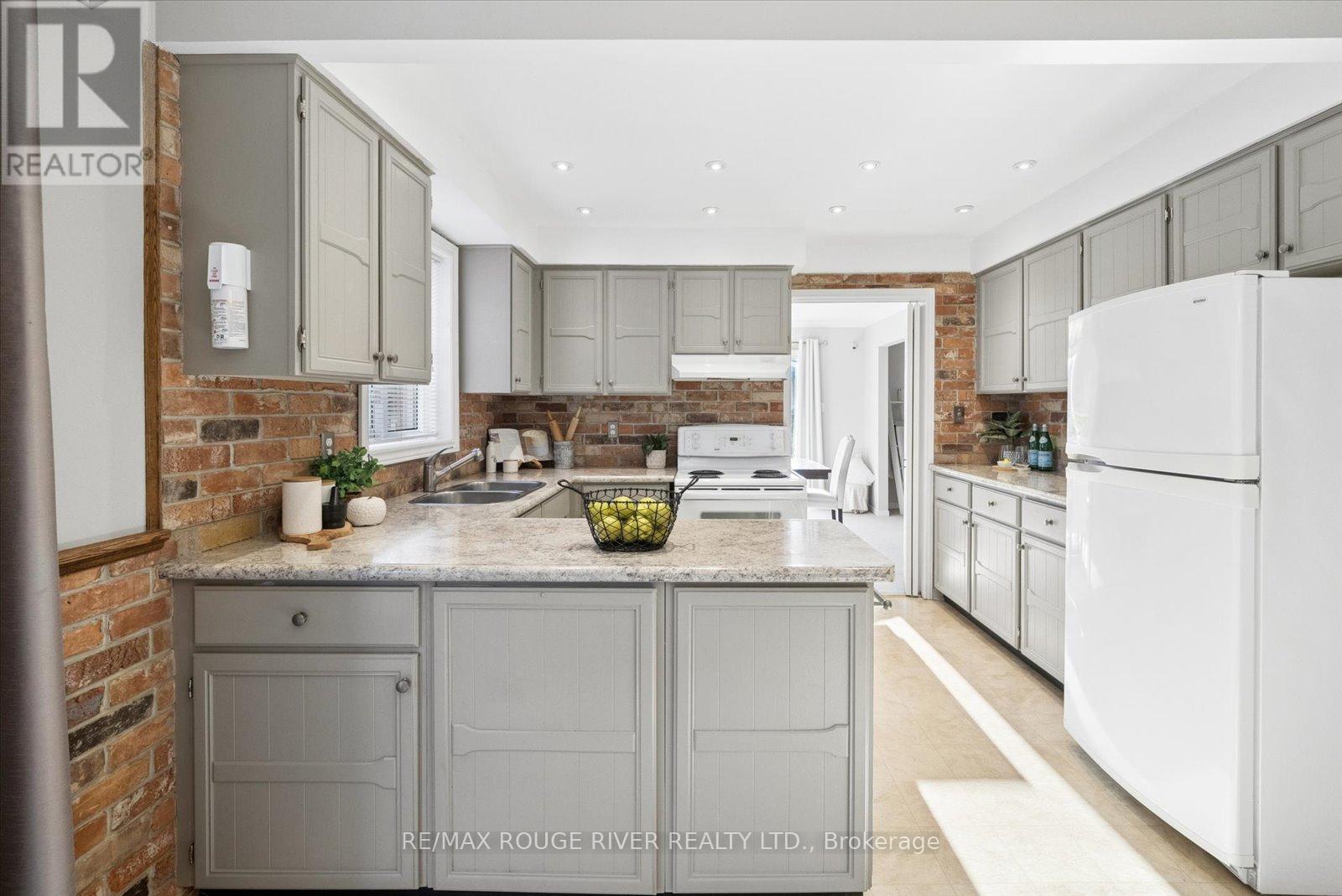 2 Worfolk Place, Whitby, Ontario  L1N 6Z2 - Photo 12 - E12984196