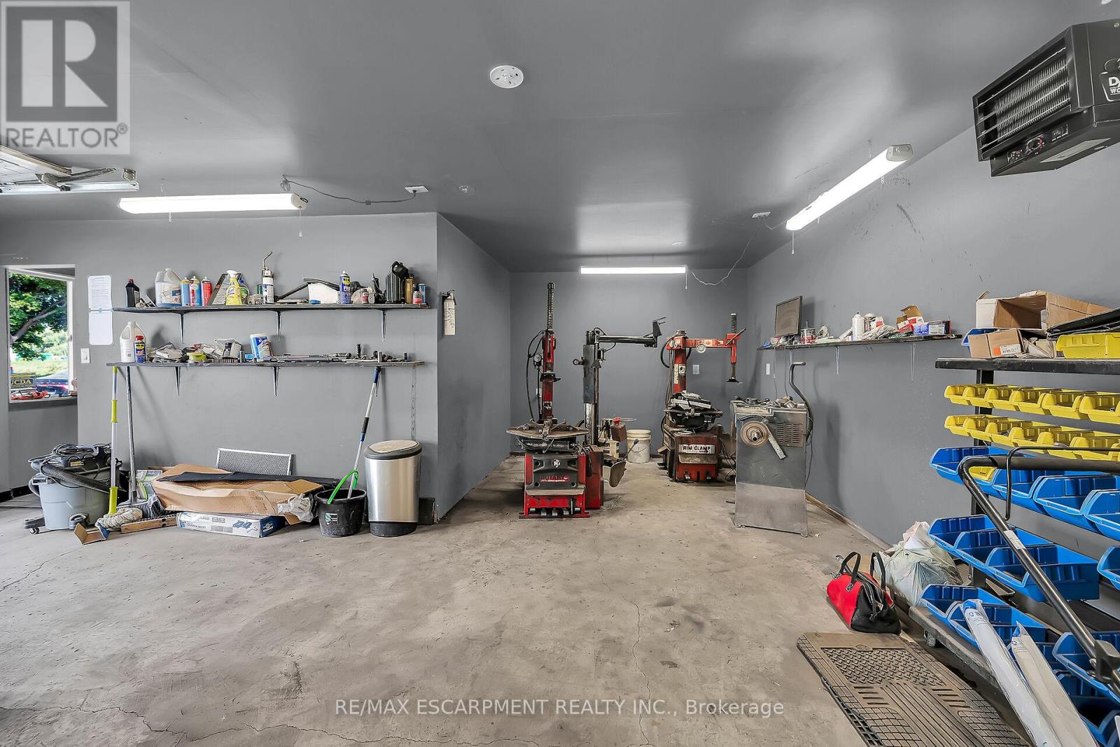 2918 Upper James Street, Hamilton (Airport Employment Area), Ontario  L0R 1W0 - Photo 17 - X12973948