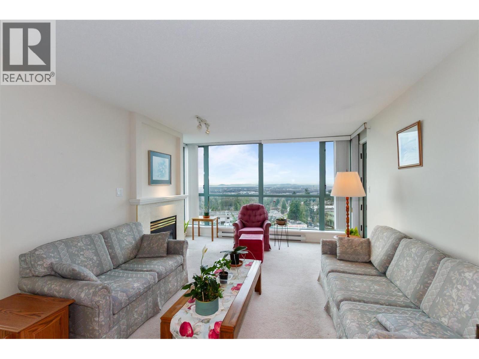 906 6622 Southoaks Crescent, Burnaby, British Columbia  V5E 4K2 - Photo 2 - R3107998