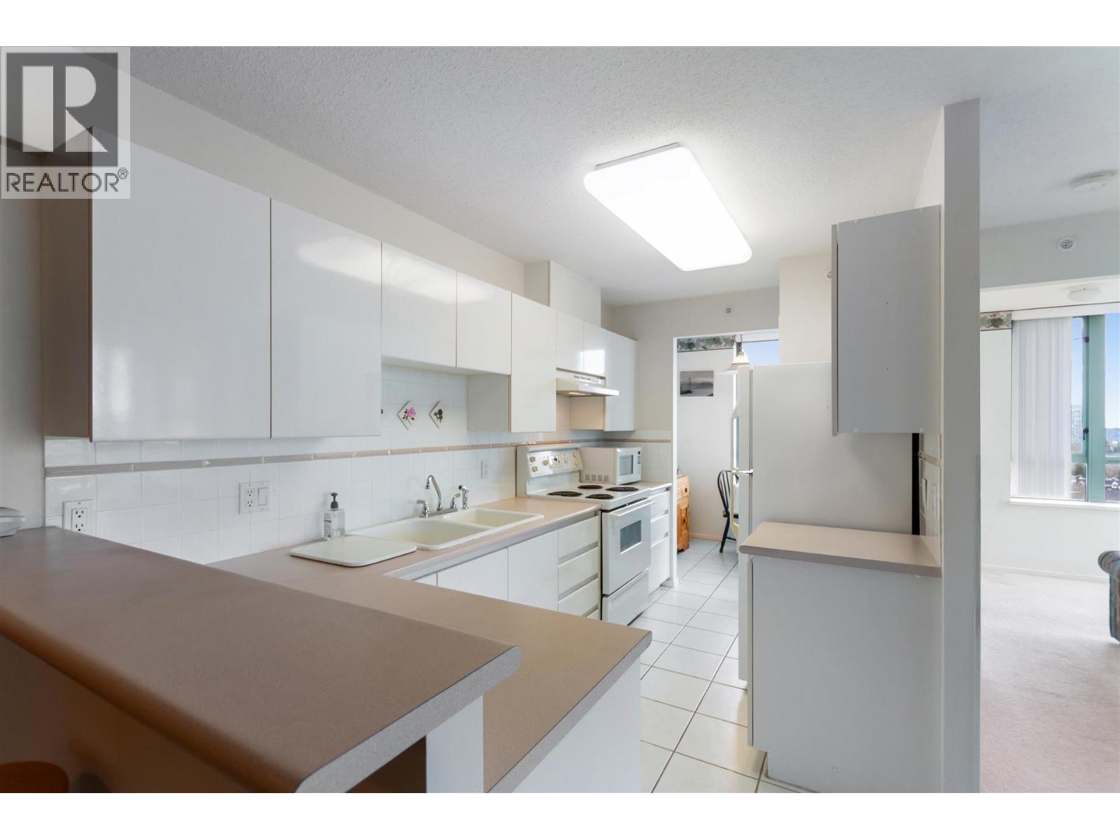 906 6622 Southoaks Crescent, Burnaby, British Columbia  V5E 4K2 - Photo 6 - R3107998