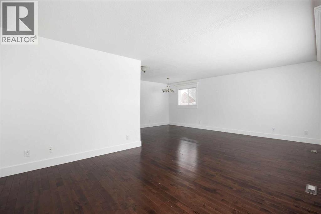 218 Maclaren Crescent, Fort Mcmurray, Alberta  T9K 1J8 - Photo 2 - A2292549