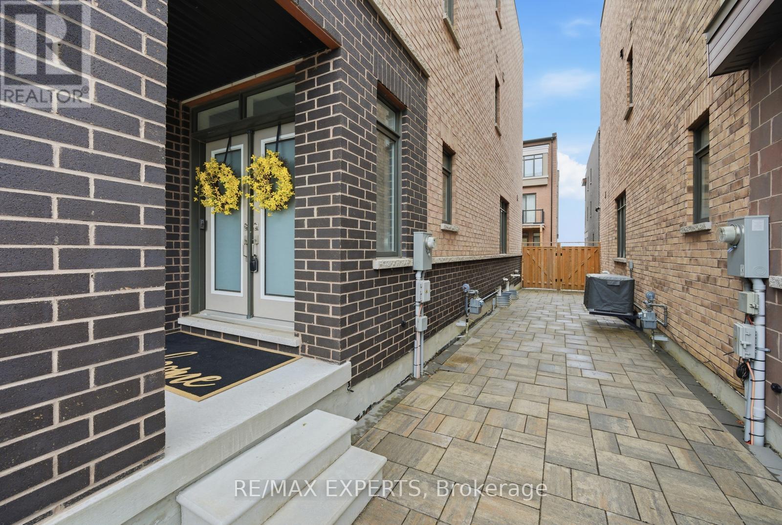 11 Fancamp Drive, Vaughan, Ontario  L6A 4Z2 - Photo 3 - N12984174