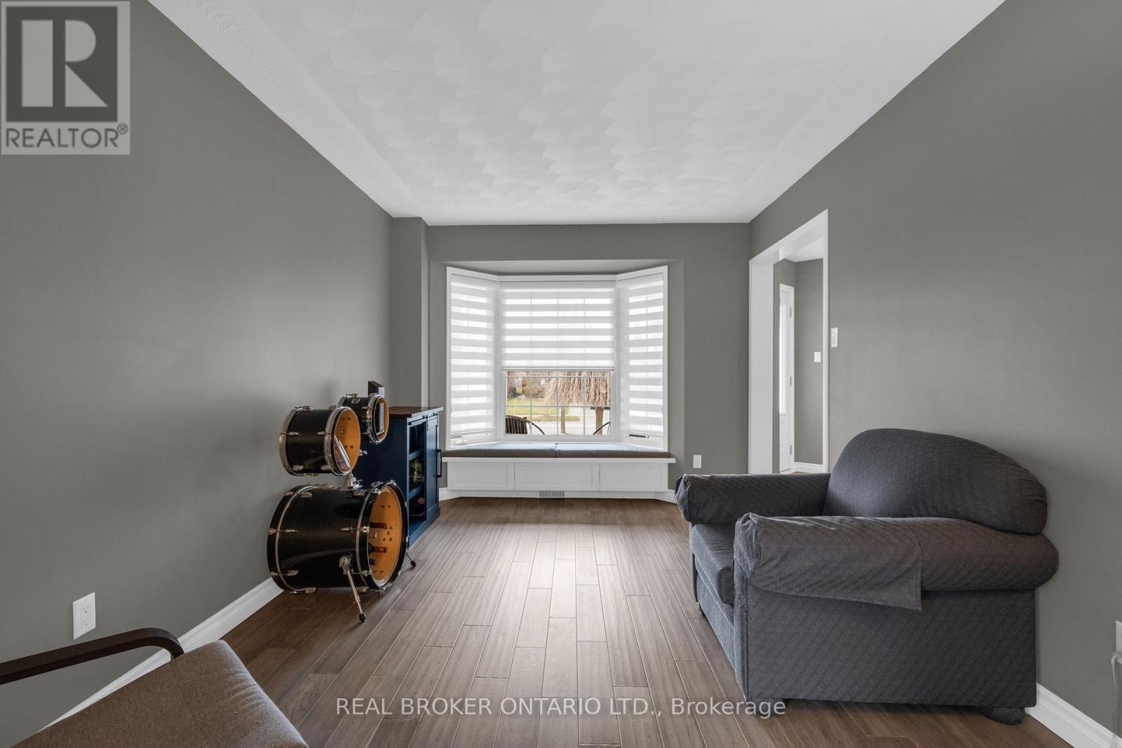 53 Taylor Drive, Barrie, Ontario  L4N 8K6 - Photo 13 - S12984096