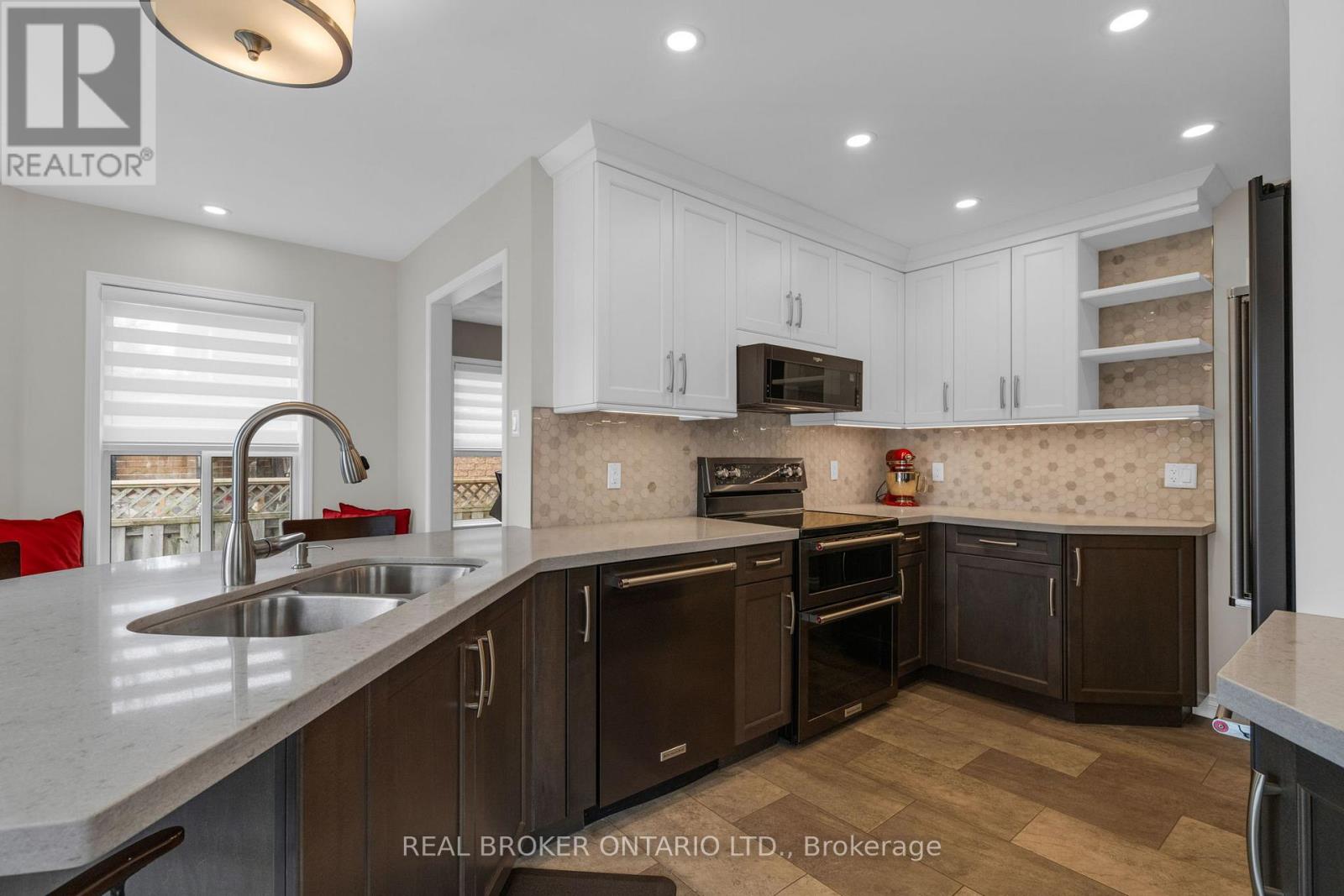 53 Taylor Drive, Barrie, Ontario  L4N 8K6 - Photo 7 - S12984096