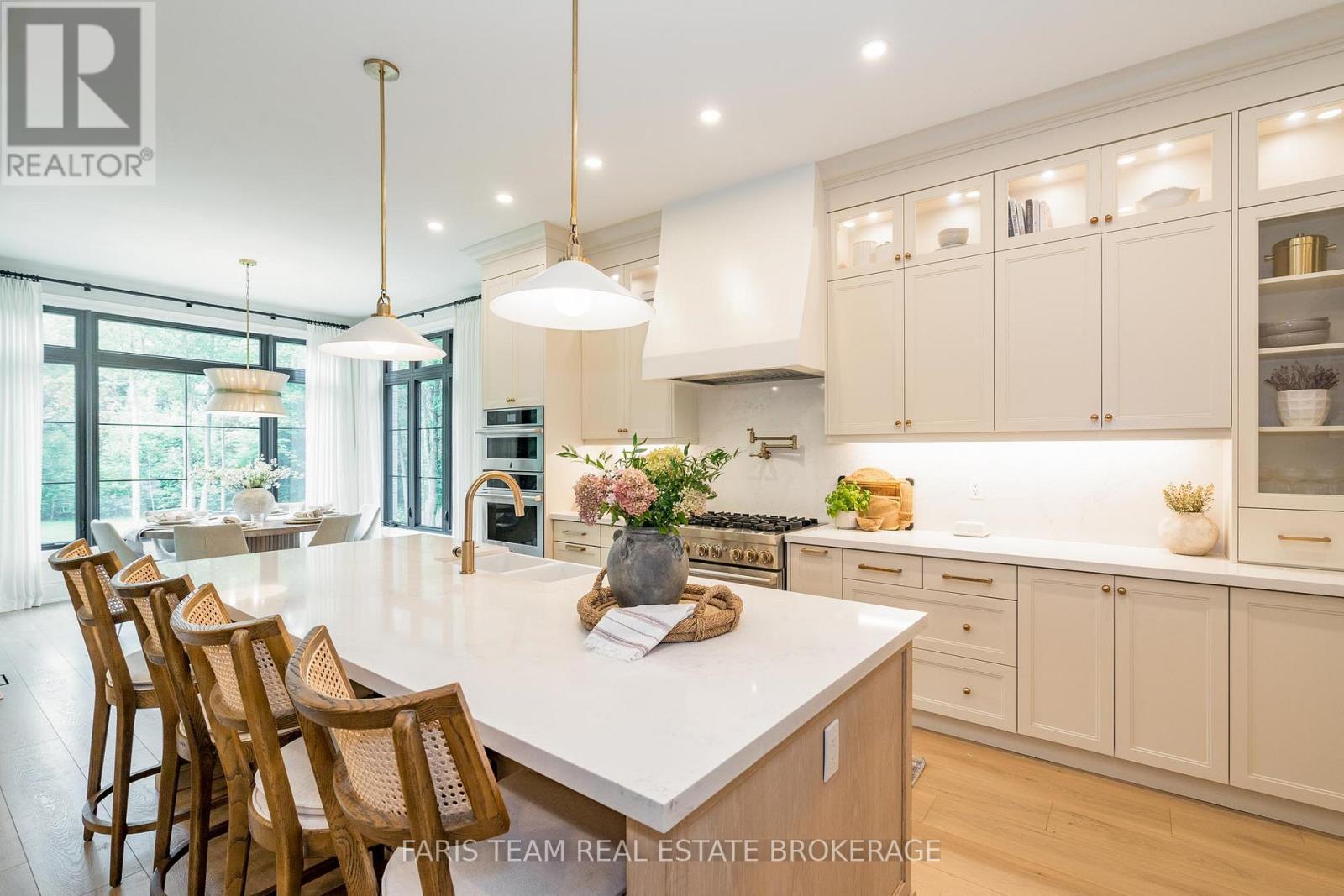 4 Sycamore Circle, Springwater, Ontario  L0L 2K0 - Photo 6 - S12984106