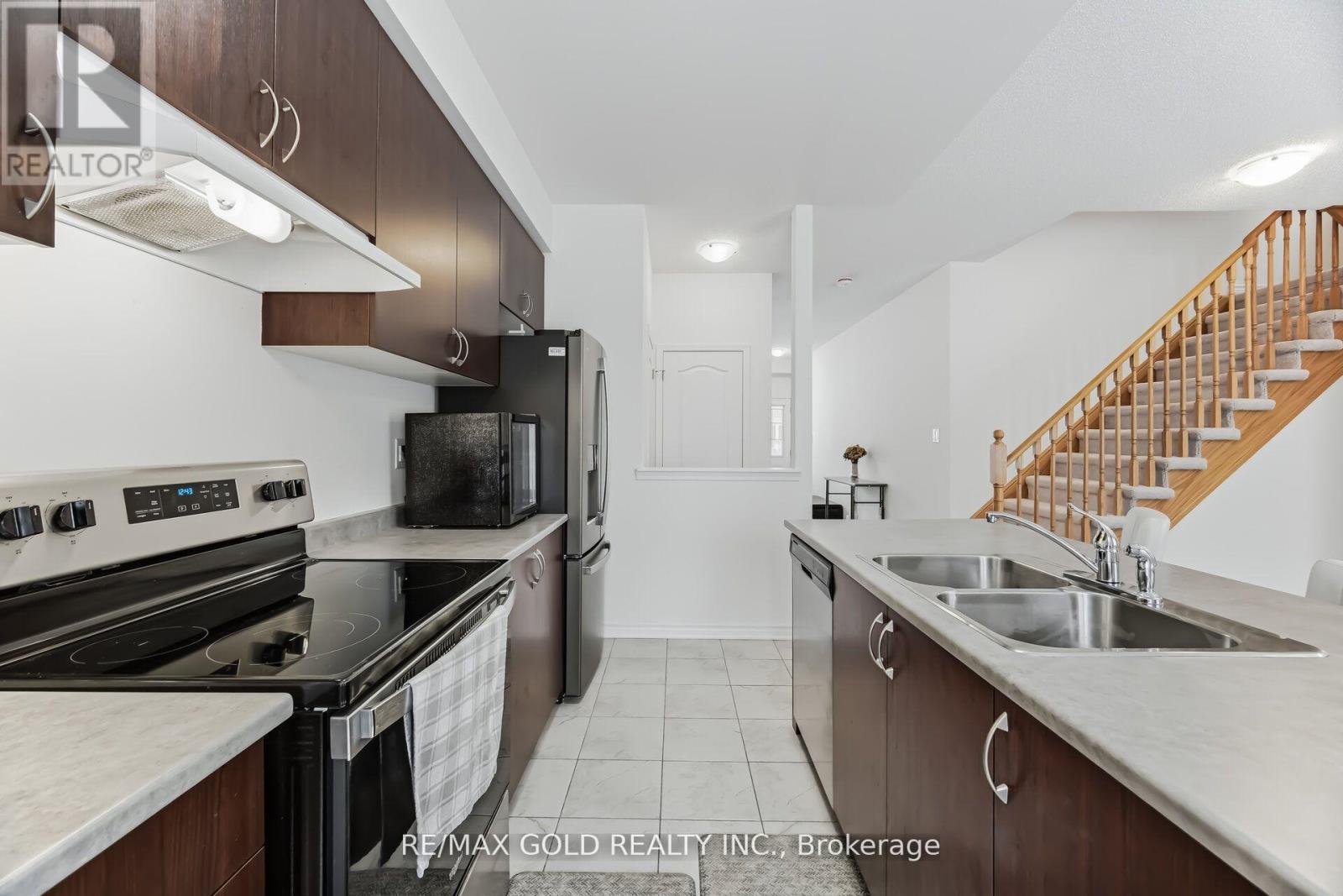 30 Hills Thistle Drive, Wasaga Beach, Ontario  L9E 0J3 - Photo 11 - S12984152