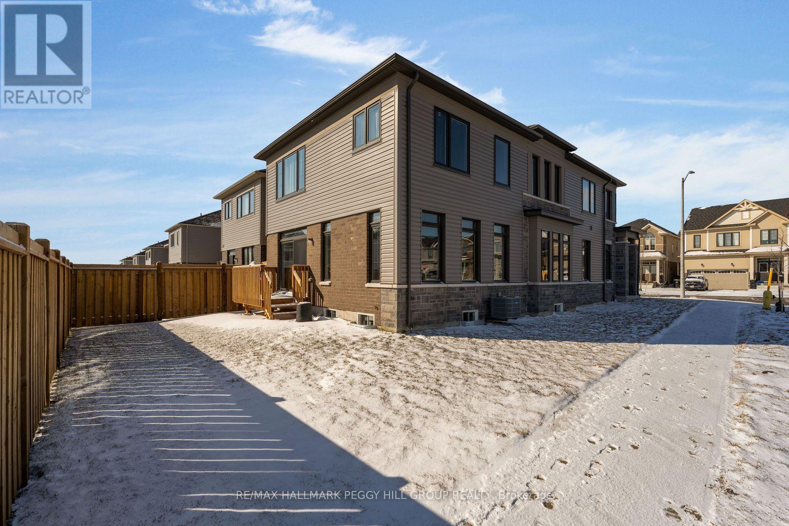 52 Durham Avenue, Barrie, Ontario  L9J 0W7 - Photo 4 - S12984296